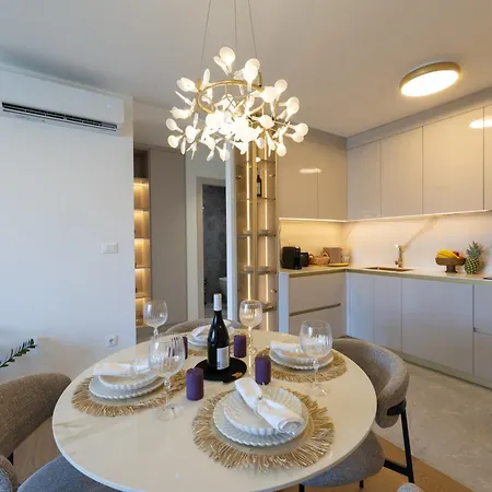 Luxury Znjan, * Split